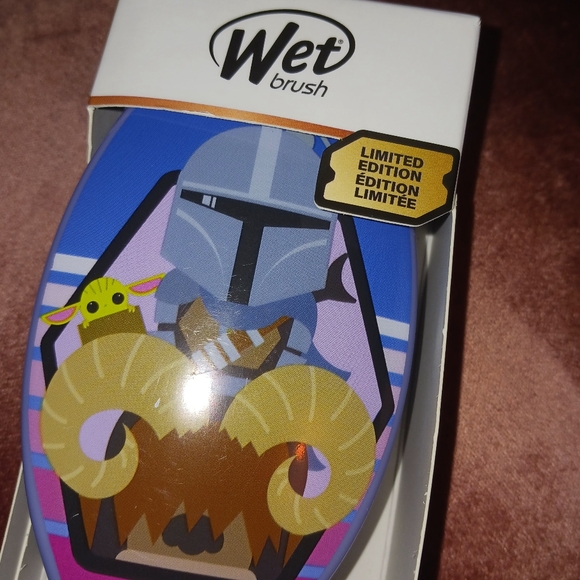 WETBRUSH ORIGINAL DETANGLER BRUSH STAR WARS THE MANDALORIAN LIMITED EDITION - Picture 5 of 8